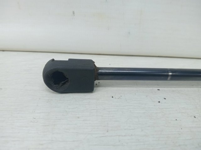 Упор капота 7115008102 SSANG YONG