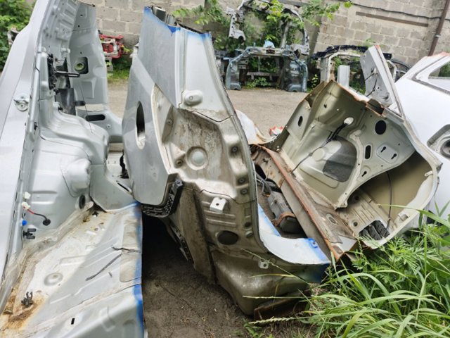 715033UC00 Крыло заднее левое купить Ирпень