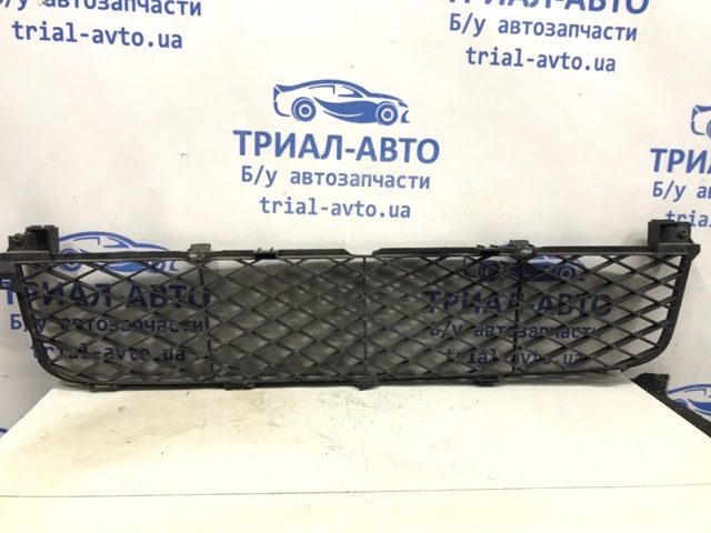 SUZUKI 7172165J00 Решетка бампера переднего центральная в наличии Днепр