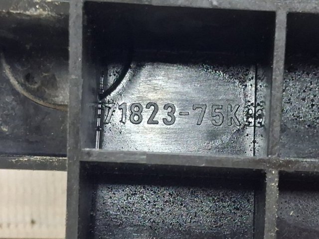 SUZUKI 7182375K00 Кронштейн бампера заднего правый в наличии Полтава