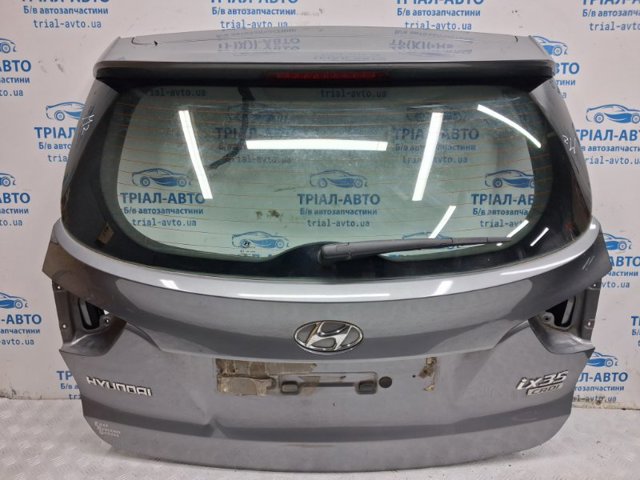 Дверь 5 737002Y001 HYUNDAI