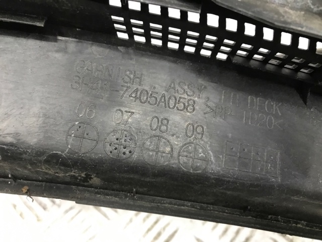 Водосток лобового стекла, жабо 7405A058 MITSUBISHI