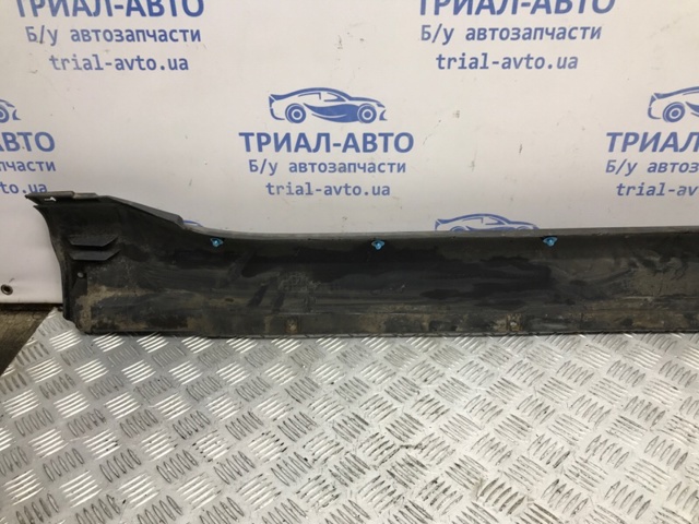 7405A090 MITSUBISHI Накладка (молдинг) порога наружная правая купить в Ровно