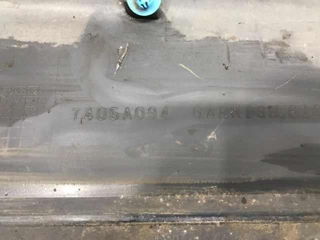 7405A090 MITSUBISHI Накладка (молдинг) порога наружная правая купить в Киев