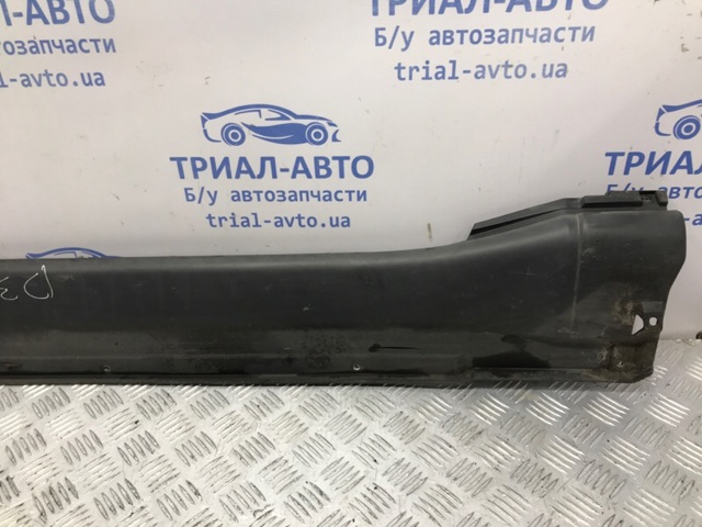 7405A090 MITSUBISHI Накладка (молдинг) порога наружная правая купить в Полтава