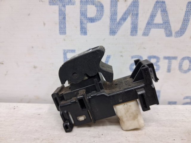Кнопка подъемника переднего правого стекла 7427142070 TOYOTA