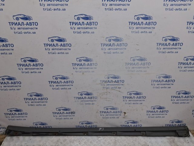 Накладка (молдинг) порога наружная правая 7585133050 TOYOTA