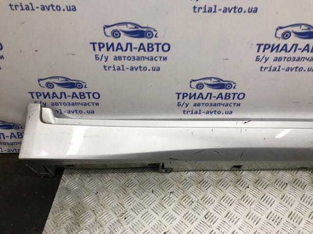 NISSAN 768504GA0H Накладка (молдинг) порога наружная правая в наличии Павлоград