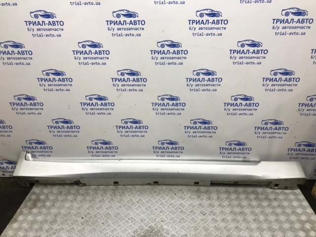 Накладка наружняя (молдинг) порога, правый 768504GA0H NISSAN