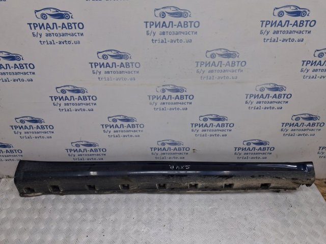 Накладка наружняя (молдинг) порога, правый 7723080J015PK SUZUKI