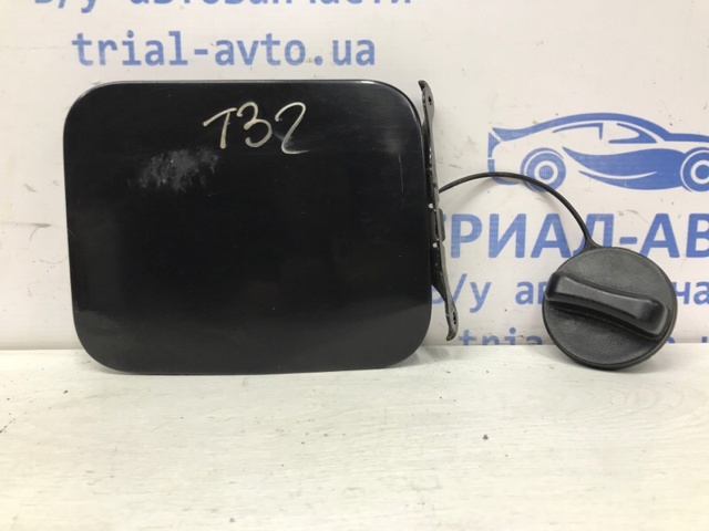 Лючок (дверца) бензобака 788304CC0A NISSAN