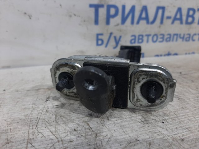 HYUNDAI 793902Y000 Ограничитель открывания двери передний правый в наличии Черновцы