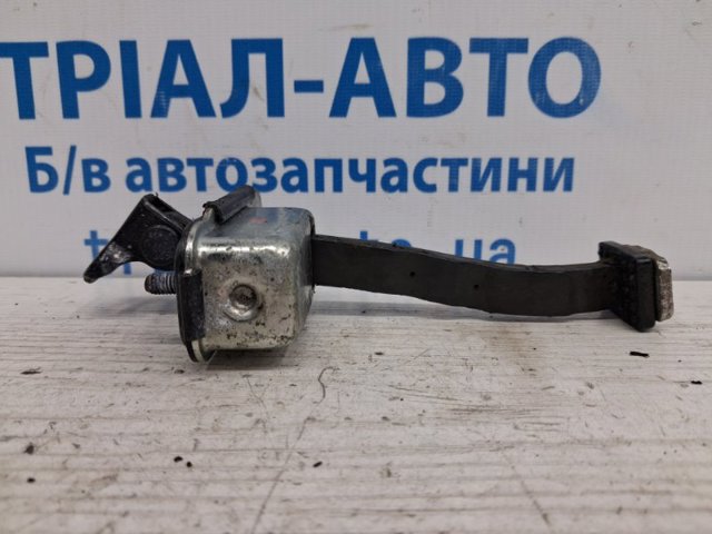 Ограничитель открывания двери, передний правый 79390F1000 HYUNDAI