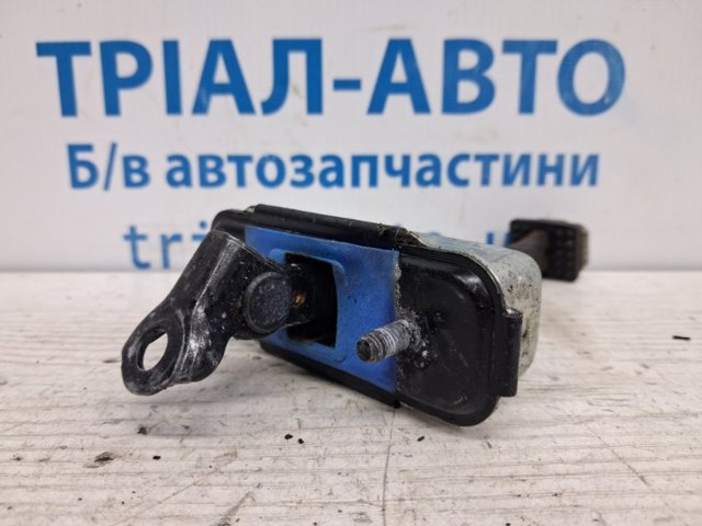 79390F1000 Ограничитель открывания двери передний правый купить Хмельницкий