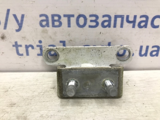 HYUNDAI 797102S000 Петля задней двери в наличии Ужгород