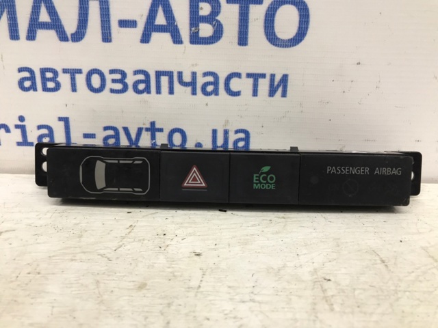 Кнопка аварийной сигнализации 8002B409 MITSUBISHI