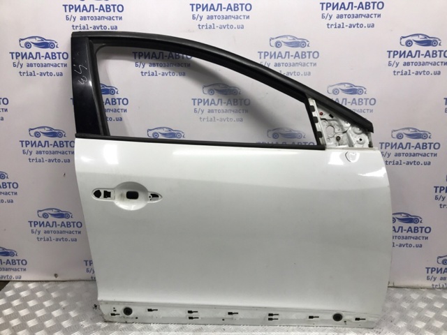 Пассажирская передняя дверь 801003028R RENAULT