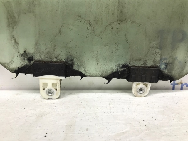 Стекло пассажирской двери 803004CA0A NISSAN