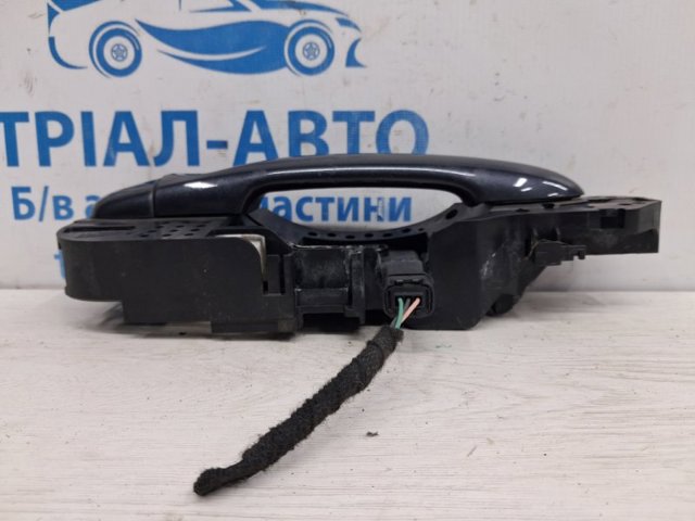 Держатель наружной ручки двери, передней правой 806060042R RENAULT