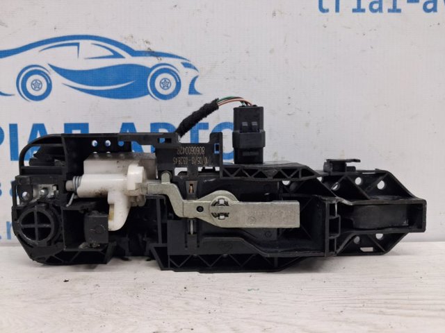 RENAULT 806060042R Держатель наружной ручки двери передней правой в наличии Днепр
