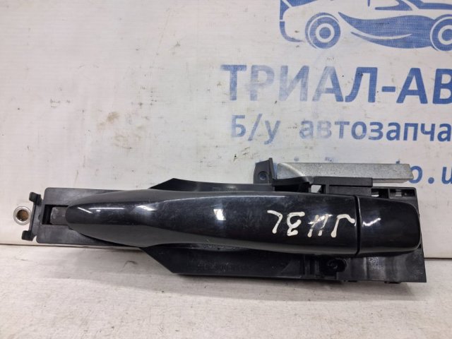 Держатель наружной ручки двери, передней левой 806114EA0A NISSAN