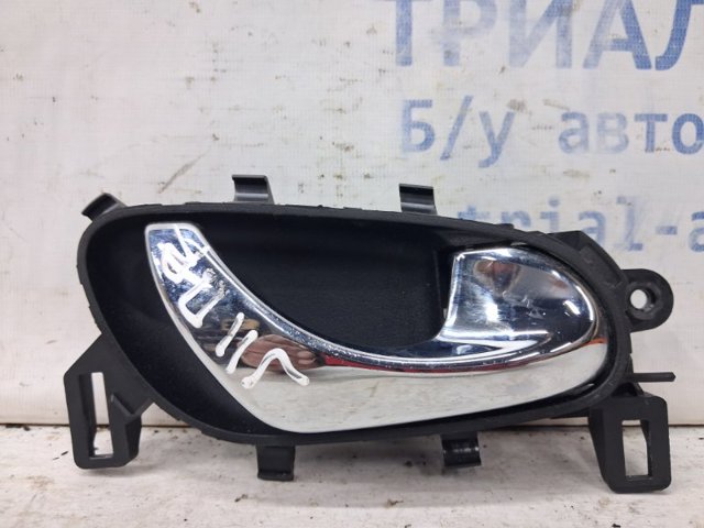 Ручка правой задней двери 806704EA1A NISSAN