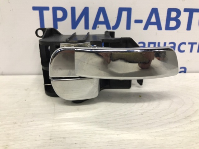 Ручка правой задней двери 80670EB32B NISSAN