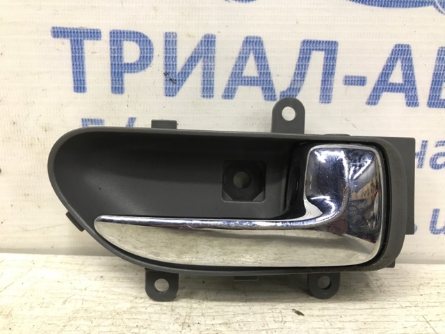 Ручка двери правой внутренняя передняя/задняя 80670JG30B NISSAN
