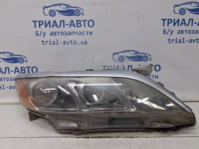Фара правая 8113033611 TOYOTA