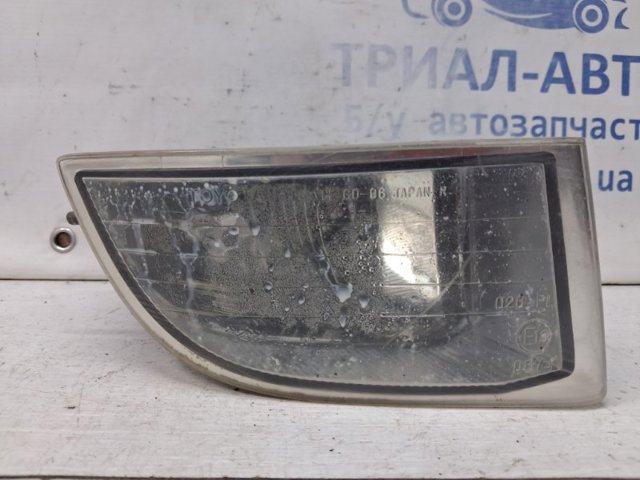 Противотуманка правая 8121160150 TOYOTA