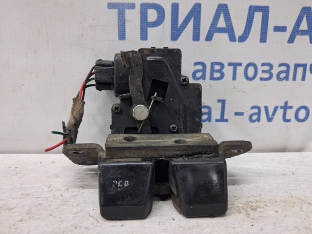 Замок двери багажника 812301H000 HYUNDAI