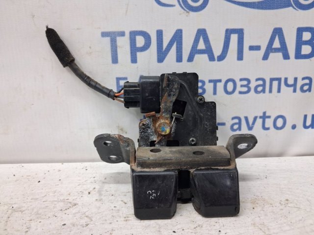 Замок крышки багажника 812302L000 HYUNDAI