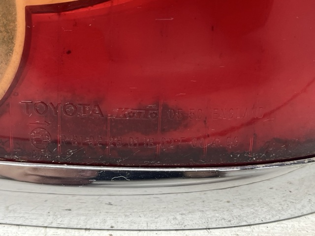 Фонарь задний правый 8155105180 TOYOTA