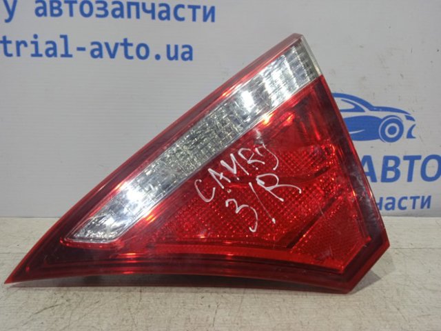 Фонарь задний внутренний правый 8158006410 TOYOTA