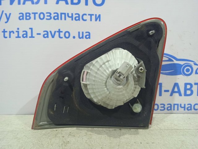 Фонарь задний внутренний правый 8158112110 TOYOTA