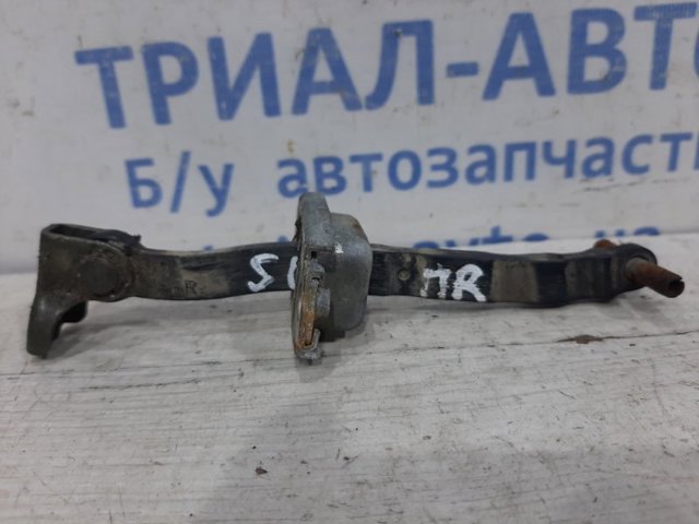 Ограничитель двери передний 8181065D00 SUZUKI