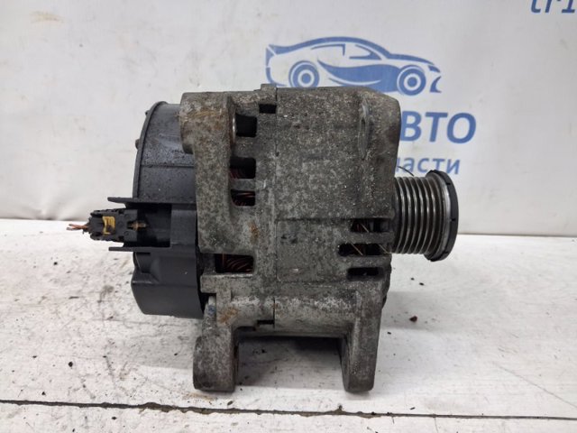 Генератор автомобильный 8200404459 RENAULT