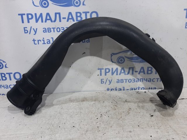 Патрубок воздушный, вход в турбину (наддув) 8200645723 RENAULT