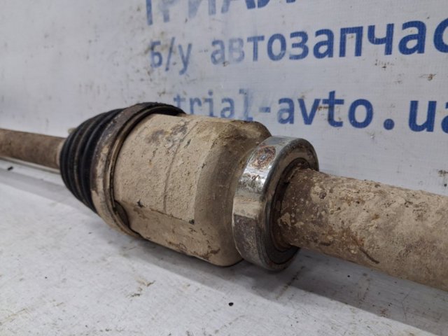 RENAULT 8200725502 Полуось (привод) передняя правая в наличии Украина