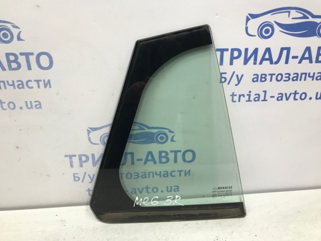 Стекло угловое двери задней 822200012R Renault (RVI)