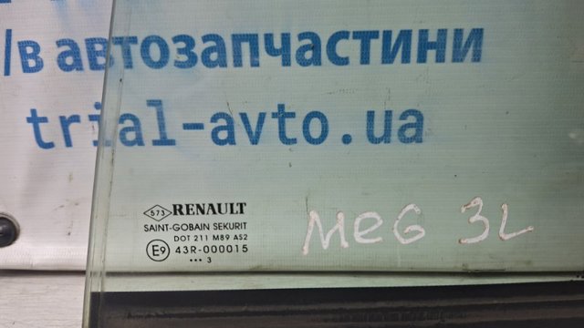 822210015R Стекло-форточка двери задней левой купить Винница