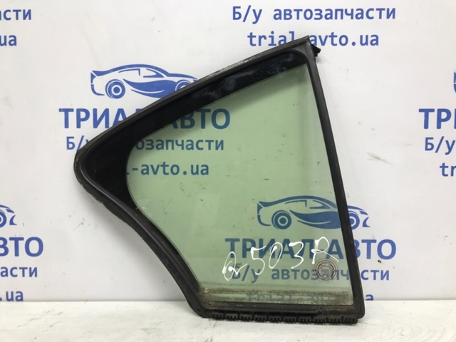 Задняя форточка правая 822624GA0A NISSAN
