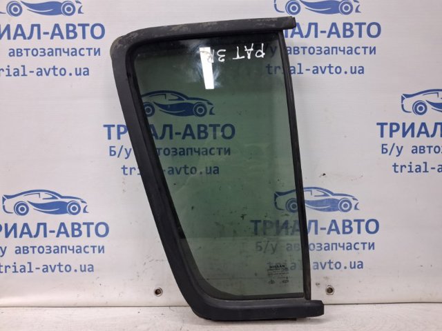 Форточка двери треугольник, задней, правой 82262EB305 NISSAN