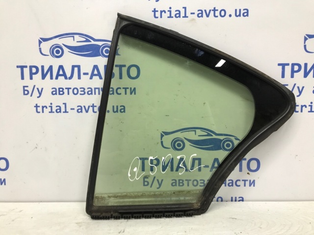 Стекло-форточка двери, задней, левой 822634GA0A NISSAN