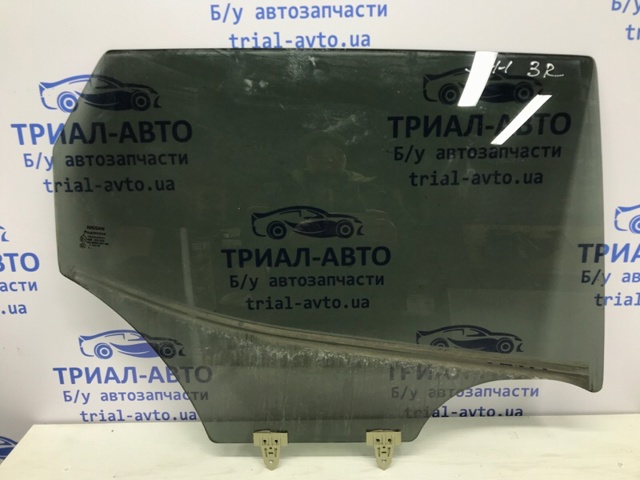 Окно задней двери 823004ET0A NISSAN
