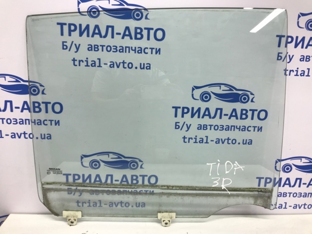 Стекло задней правой двери 82300EL000 NISSAN