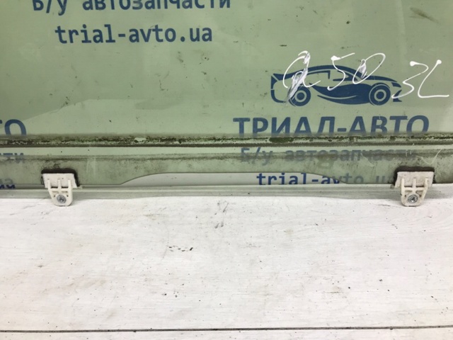Стекло задней двери, левой 823014GA0A NISSAN