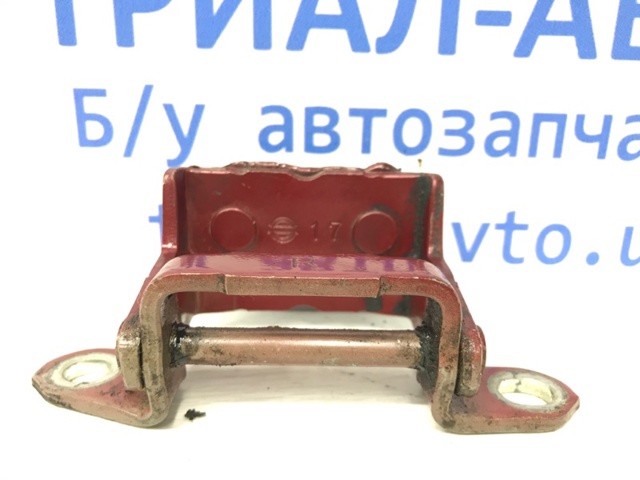 824001KA0A Петля двери задней правой купить Львов