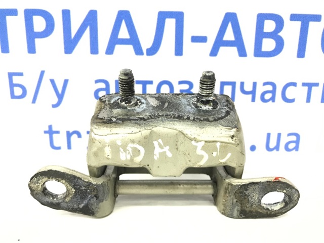 Петля передней двери, правой 82401ED01A NISSAN