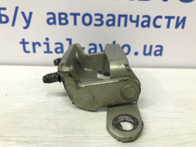 NISSAN 82401ED01A Петля двери передней правой в наличии Запорожье